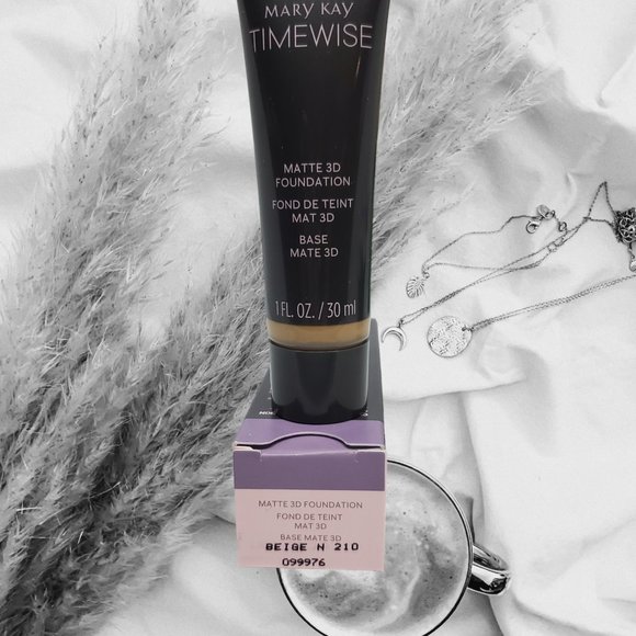 Beige N 210 (Neutral) Matte 3D Foundation - Combo-to-Oily Skin TimeWise…Mary Kay - Picture 3 of 6